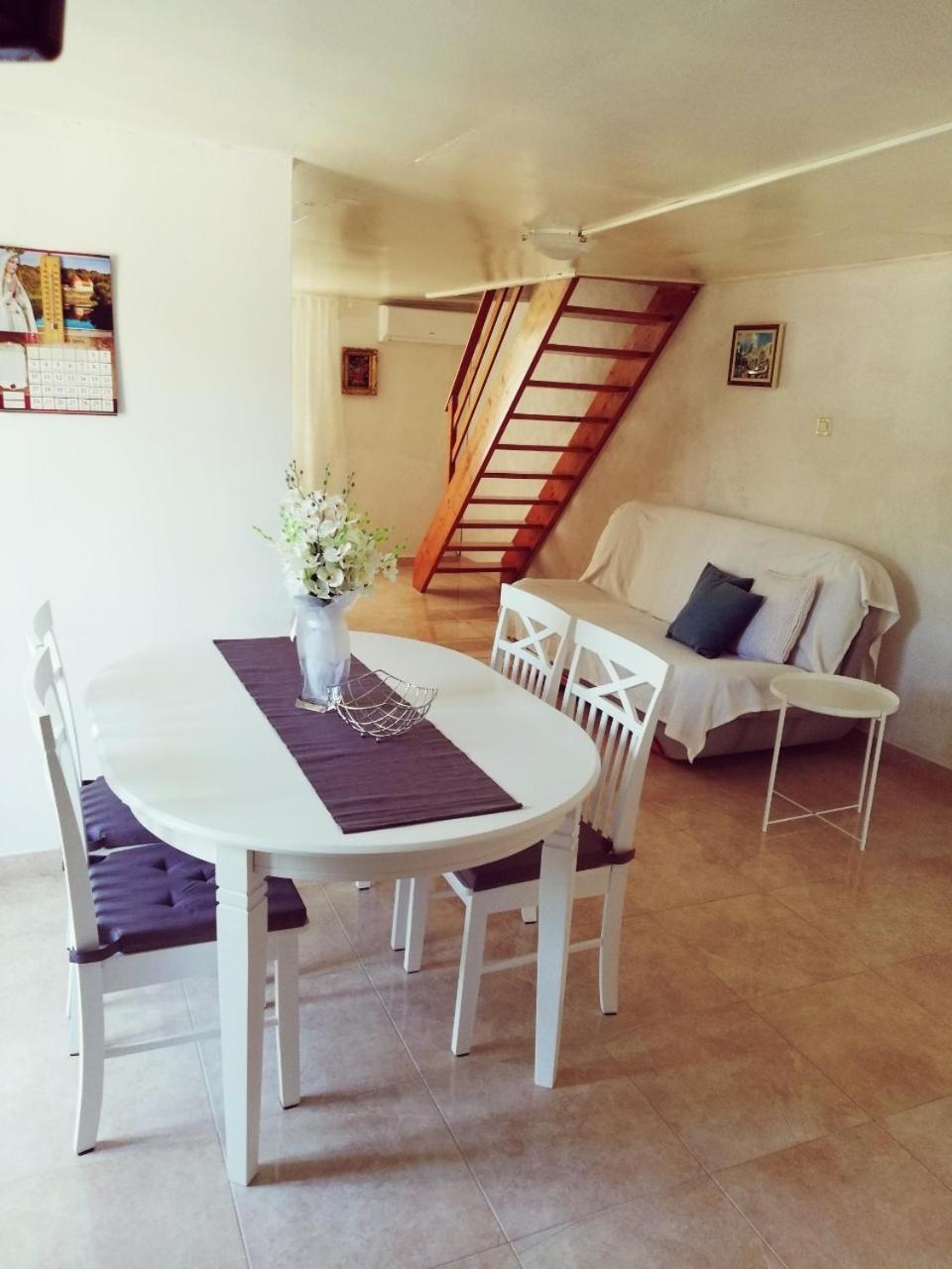 Apartment Surdic Valun Eksteriør bilde