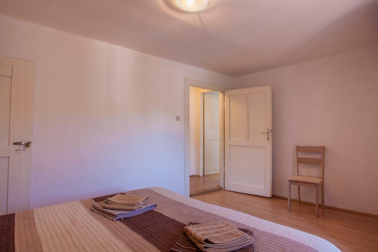 Apartment Surdic Valun Eksteriør bilde