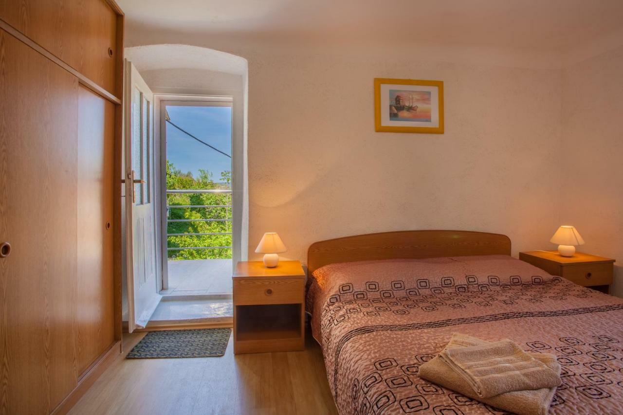 Apartment Surdic Valun Eksteriør bilde