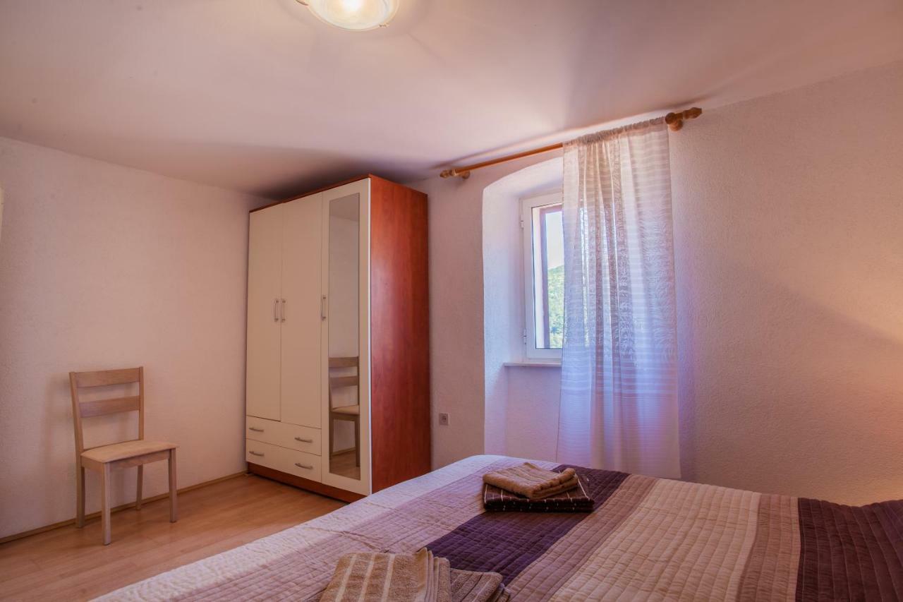 Apartment Surdic Valun Eksteriør bilde