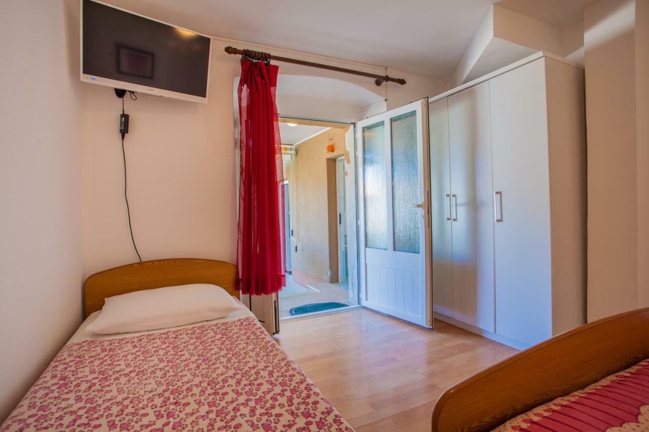 Apartment Surdic Valun Eksteriør bilde