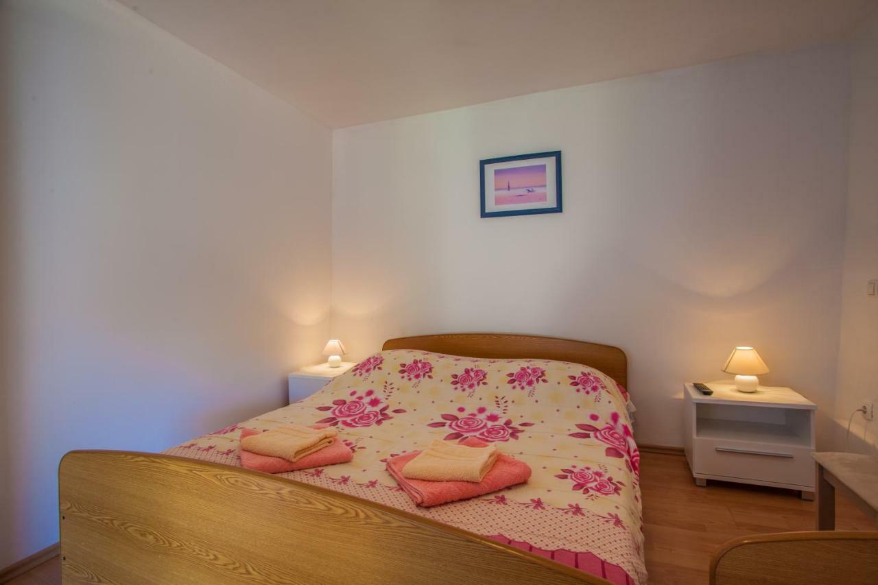 Apartment Surdic Valun Eksteriør bilde